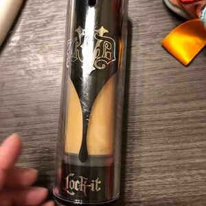 Kat von d lock it foundation